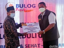 Soroti Stunting, Bulog Sebar 3.000 Paket Makanan di Sukabumi