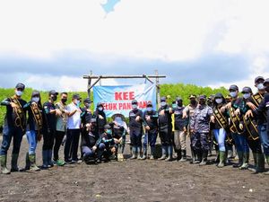 Gubernur Khofifah Nandur Mangrove di Pesisir Teluk Pangpang Banyuwangi Gubernur Khofifah Nandur Mangrove di Pesisir Teluk Pangpang Banyuwangi