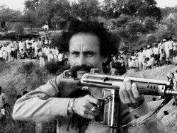 Kisah Menyerahnya Raja Bandit India dan Gerombolannya yang Sangat Ditakuti