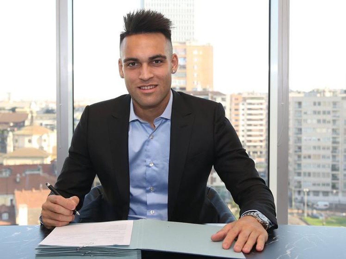 Lautaro Martinez resmi memperpanjang kontraknya dengan Inter Milan. Foto: Dok. Inter Milan