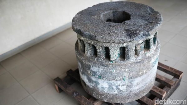 Melihat Lebih Dekat Batu Bersejarah Abad ke-17