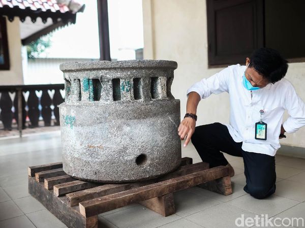 Wujud Batu Bersejarah Abad 17 yang Ditemukan di Jalan TB Simatupang Jaktim