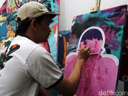Pemuda di Bandung Ini Peringati Sumpah Pemuda dengan Melukis