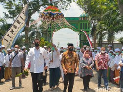 Menko PMK Luncurkan Pasar Syariah-Tinjau Vaksinasi di Kota Probolinggo