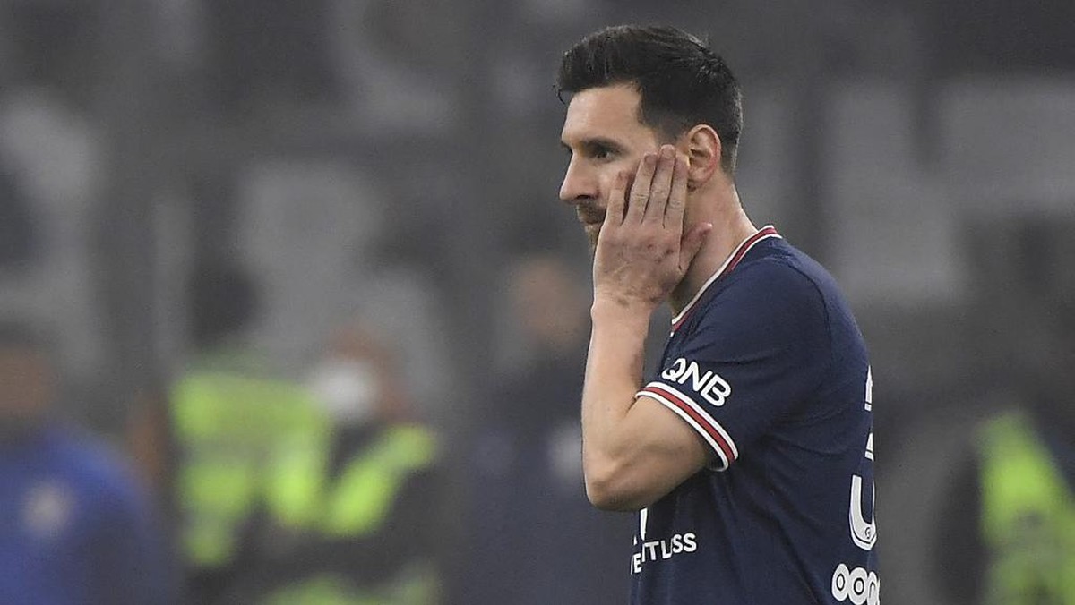 Lionel Messi absen akhir pekan ini akibat cedera. (Foto: AFP/NICOLAS TUCAT)
