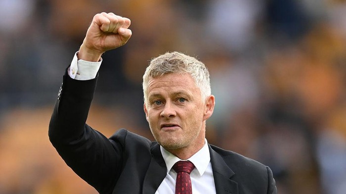 WOLVERHAMPTON, ENGLAND - AUGUST 29: Ole Gunnar Solskjaer, Manager of Manchester United celebrates following the Premier League match between Wolverhampton Wanderers  and  Manchester United at Molineux on August 29, 2021 in Wolverhampton, England. (Photo by Michael Regan/Getty Images)