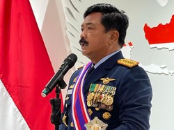 Tak Lepas Jokowi, Panglima TNI Terima Penghargaan dari Singapura
