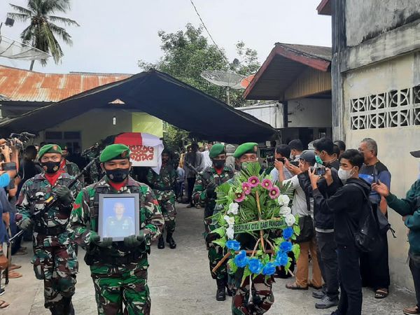 Potret Suasana Pemakaman Kapten Intelijen TNI Tewas Ditembak di Aceh