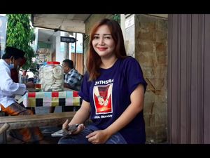 Kisah Wanita Cantik yang Sukses Bantu Ibu Jualan Nasi Kuning Kisah Wanita Cantik yang Sukses Bantu Ibu Jualan Nasi Kuning