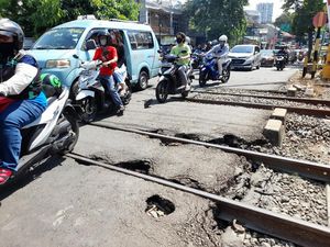 detikcom Do Your Magic: DKI Segera Perbaiki Perlintasan Sebidang yang Rusak