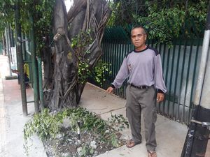Cerita Warga Tak Tahu Batu di Pasar Rebo Jaktim Ternyata dari Abad 17 Cerita Warga Tak Tahu Batu di Pasar Rebo Jaktim Ternyata dari Abad 17