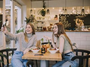 Viral! Selebgram Minta Makan Gratis di Kafe Bayar Pakai Exposure