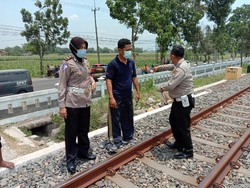 Seorang Pria Tewas Tertabrak KA di Perlintasan Tanpa Palang Pintu Jombang