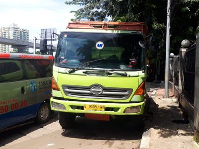 Potret Truk Penabrak Polantas hingga Tewas di Tol Cikampek