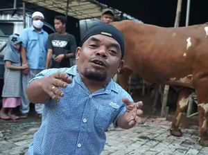 Ucok Baba Tampung Keresahan-Rangkul Manusia Mini: Akhirnya Ada yang Jadi PNS Ucok Baba Tampung Keresahan-Rangkul Manusia Mini: Akhirnya Ada yang Jadi PNS
