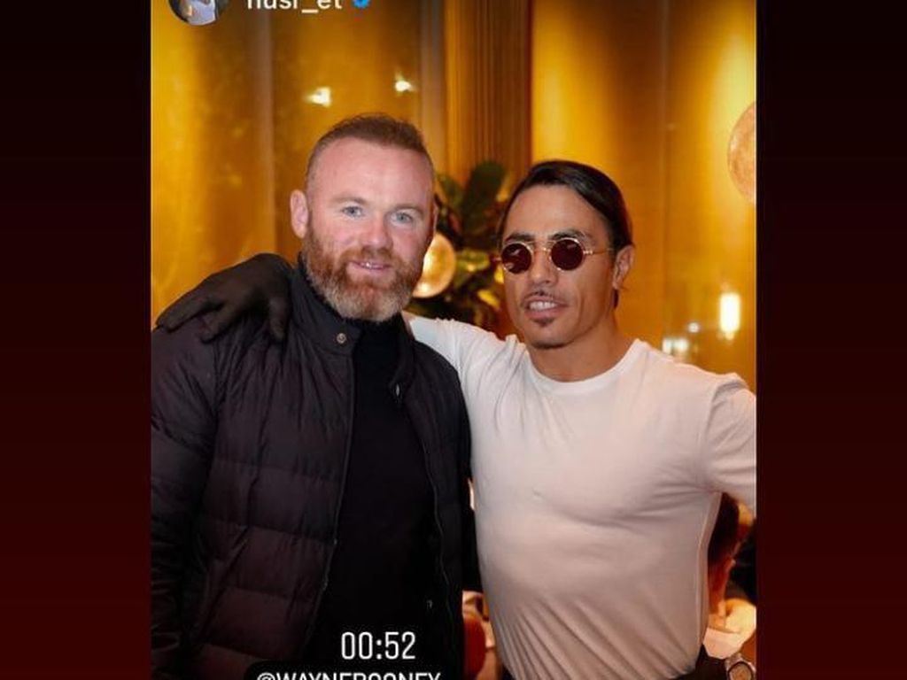Salt Bae Kegirangan Restorannya Dikunjungi Wayne Rooney Salt Bae Kegirangan Restorannya Dikunjungi Wayne Rooney