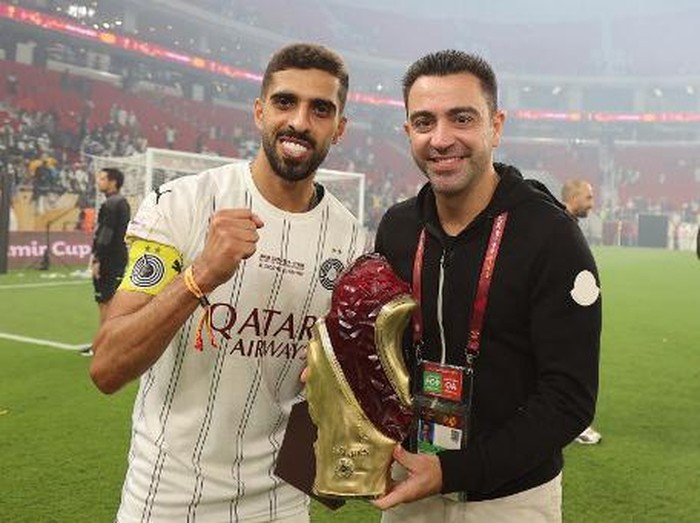 Xavi Hernandez Sadd's coach Xavi (R) and Sadd's midfielder Hassan al-Haydos celebrate with the trophy after winning the Amir Cup final football match between Al-Sadd and Al-Rayyan at the Al-Thumama Stadium in the capital Doha on October 22, 2021. (Photo by KARIM JAAFAR / AFP)