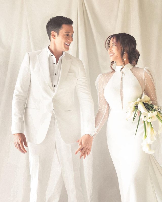 Mike Lewis dan Janisaa Pradja akan segera menikah, mereka pun telah melakukan pemotretan prewedding. Yuk intip!