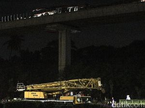 Begini Proses Evakuasi LRT yang Tabrakan di Cibubur Begini Proses Evakuasi LRT yang Tabrakan di Cibubur
