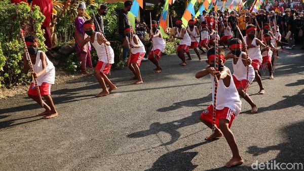 Berkunjung ke Desa Wisata Ngilngof