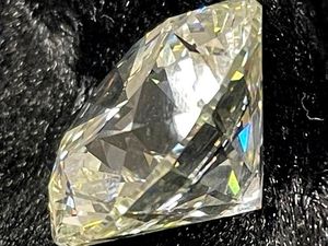 Dikira Mainan Pasar Loak, Wanita Ini Hampir Buang Berlian Rp 39 M