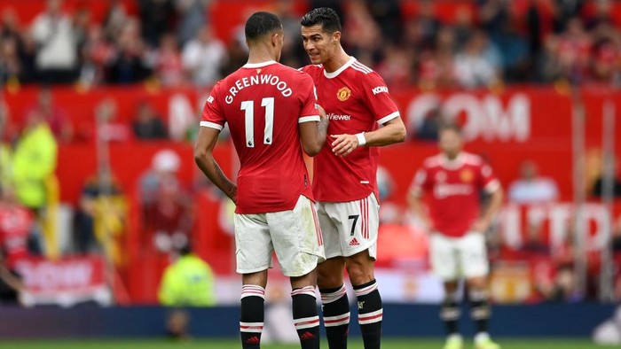 MANCHESTER, ENGLAND - SEPTEMBER 25: Mason Greenwood with Cristiano Ronaldo of Manchester United  during the Premier League match between Manchester United and Aston Villa at Old Trafford on September 25, 2021 in Manchester, England. (Photo by Gareth Copley/Getty Images)
