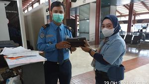 Penampakan Dompet dan Cek Rp 35,9 M Ditemukan Cleaning Service Soetta