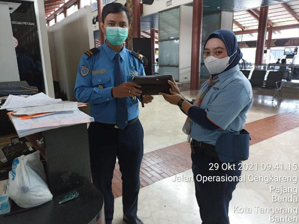 Penampakan Dompet dan Cek Rp 35,9 M Ditemukan Cleaning Service Soetta