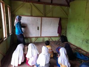 Keren Pisan! Anak Penjual Cuanki di Garut Dirikan Sekolah Gratis