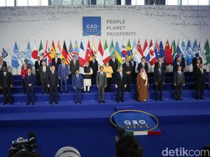 Sesi Foto KTT G20, Jokowi Berdiri di Baris Terdepan, di Tengah Pemimpin Dunia