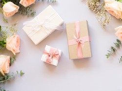 Sontek 4 Ide Kado Pernikahan untuk Sahabat Saat Kondangan Virtual