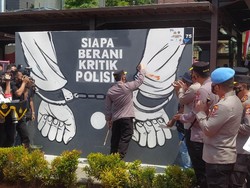 Lomba Mural Kritik Polri, Kapolri Ikut Cat Mural Siapa Berani Kritik Polisi?