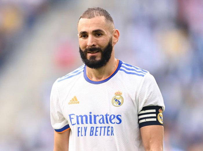 BARCELONA, SPAIN - OCTOBER 03: Karim Benzema of Real Madrid CF looks on during the La Liga Santander match between RCD Espanyol and Real Madrid CF at RCDE Stadium on October 03, 2021 in Barcelona, Spain. (Photo by David Ramos/Getty Images)