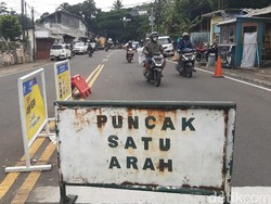 One Way Diterapkan, Lalu Lintas di Pasar Cisarua Mulai Lancar