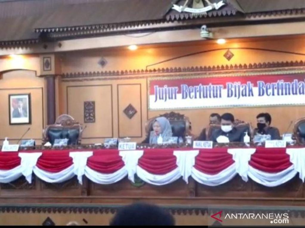 Ketua DPRD Sebut Wali Kota Tanjungpinang Harus Dimakzulkan