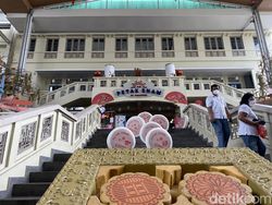 Kulineran di Petak Enam Bisa Cicip Curry Puff hingga Laksa Enak