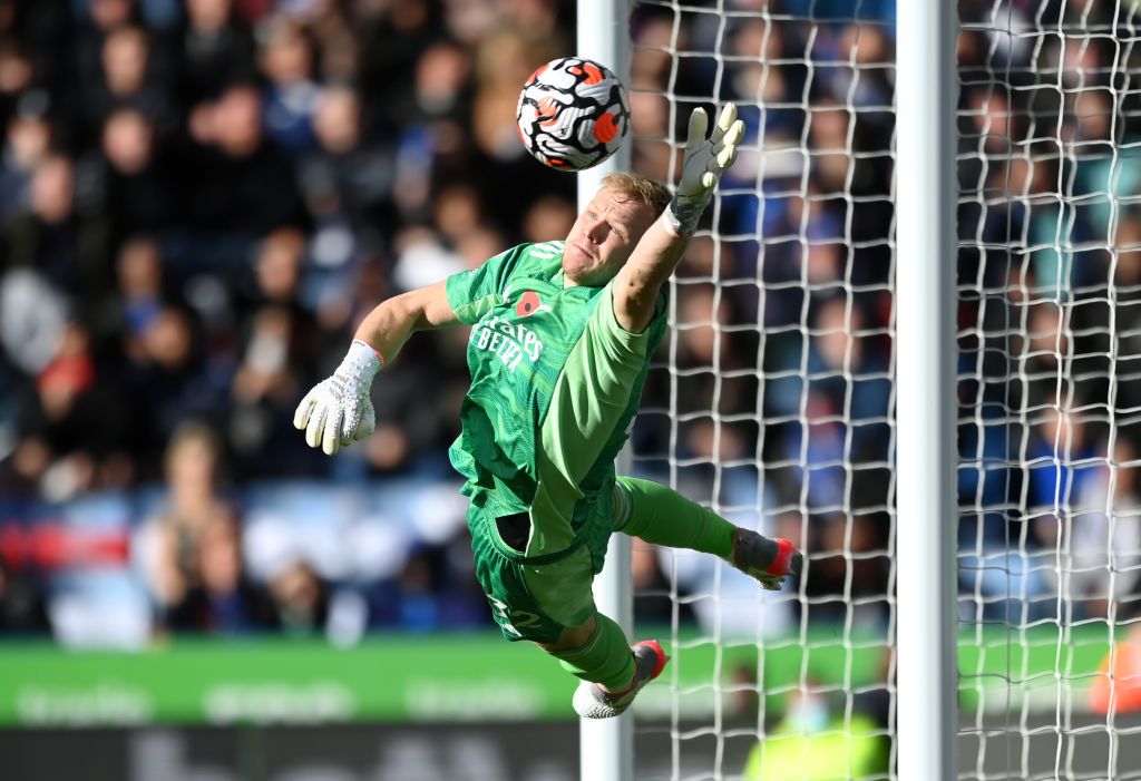 LEICESTER, ENGLAND - OCTOBER 30: Aaron Ramsdale of Arsenal makes a save during the Premier League match between Leicester City and Arsenal at The King Power Stadium on October 30, 2021 in Leicester, England. (Photo by Michael Regan/Getty Images)