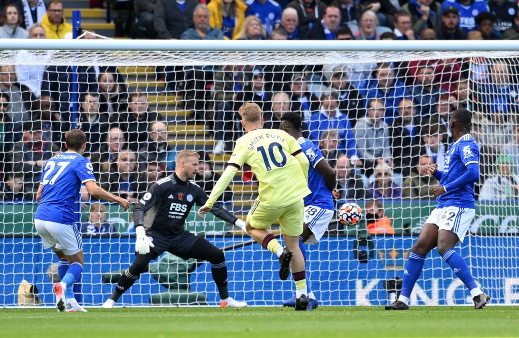 LEICESTER, ENGLAND - OCTOBER 30: Gabriel Magalhaes of Arsenal scores their team's first goal during the Premier League match between Leicester City and Arsenal at The King Power Stadium on October 30, 2021 in Leicester, England. (Photo by Michael Regan/Getty Images)