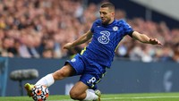 Mateo Kovacic juga mulai tersisih di Chelsea, khususnya sejak kedatangan Enzo Fernandez. Gelandang Kroasia itu disebut bisa saja dibawa Tuchel ke Munich. (Foto: (Getty Images/Michael Regan)