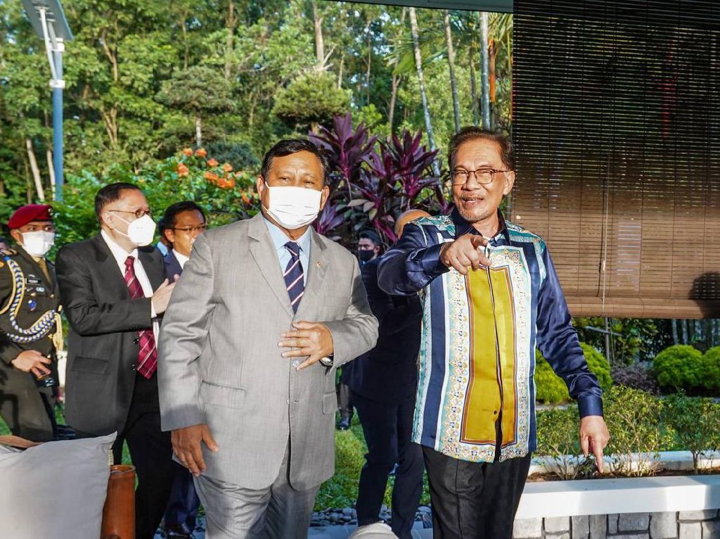 Menhan Prabowo Temui Anwar Ibrahim di Malaysia