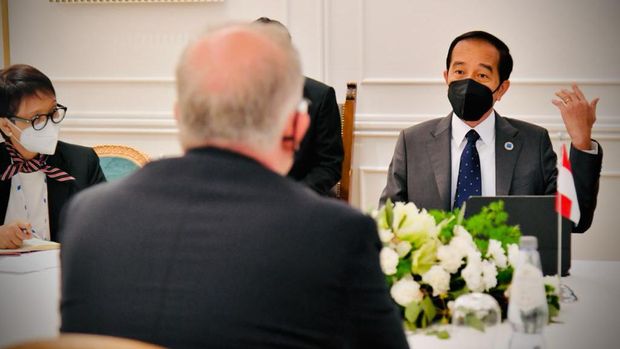 Presiden Joko Widodo melakukan pertemuan bilateral dengan Perdana Menteri Australia Scott Morrison, di Roma, Italia, 30 Oktober 2021.