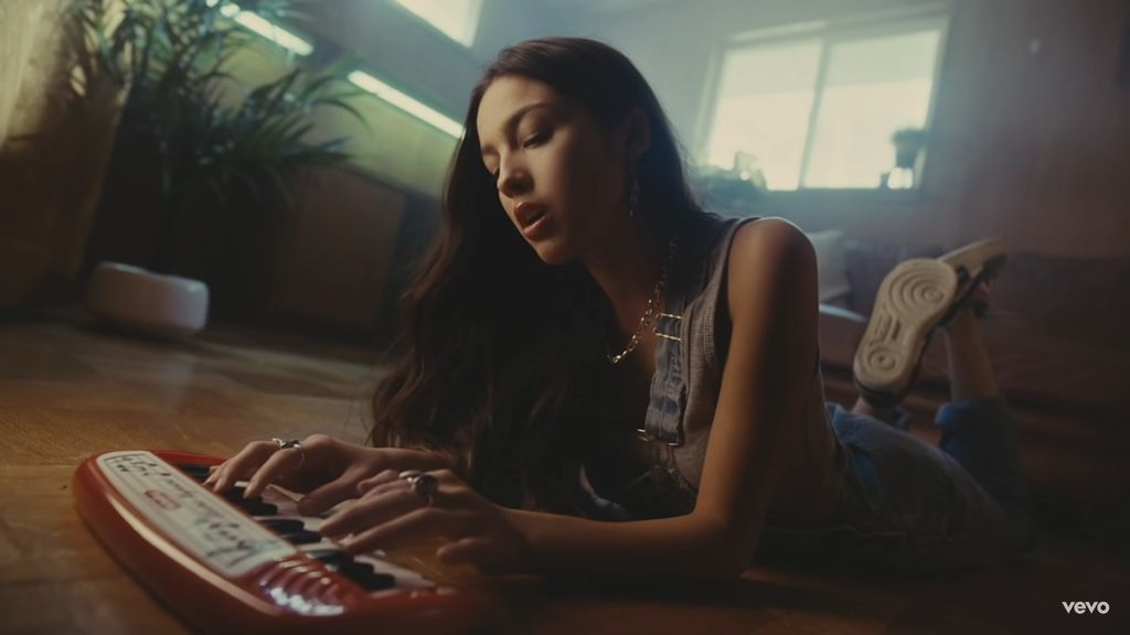Rekomendasi lagu Olivia Rodrigo untuk temani galau dan patah hati