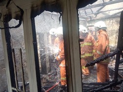 Rumah di Surabaya Terbakar Gegara Lupa Cabut Kabel Rice Cooker-Kipas