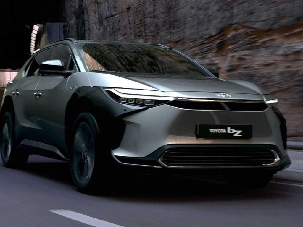 Toyota Segera Luncurkan Mobil Listrik: Innova Listrik atau bZ4X?