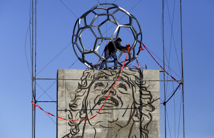 Mural dan monumen Maradona akan diresmikan bertepatan dengan hari lahir sang legenda sepakbola, 30 Oktober. Maradona meninggal 25 November tahun lalu.