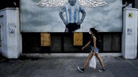 Mural Maradona di Buenos Aires. Bagi Argentina, Maradona adalah segalanya. (Natacha Pisarenko/AP Photo)