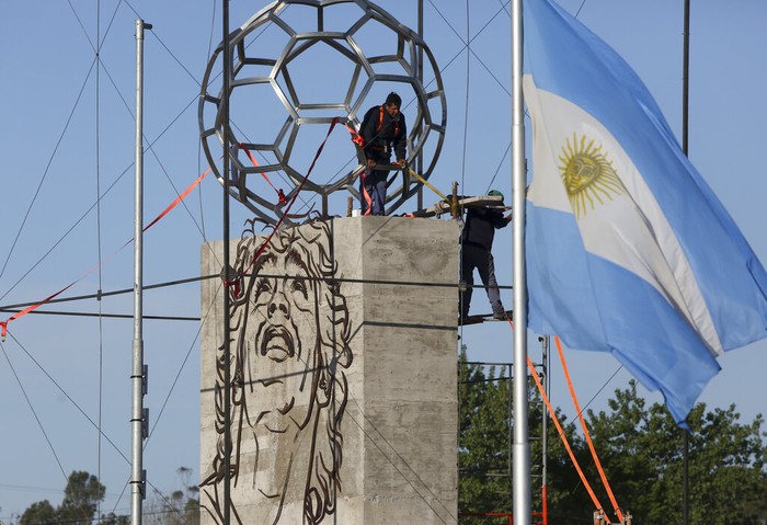 Mural dan monumen Maradona akan diresmikan bertepatan dengan hari lahir sang legenda sepakbola, 30 Oktober. Maradona meninggal 25 November tahun lalu.