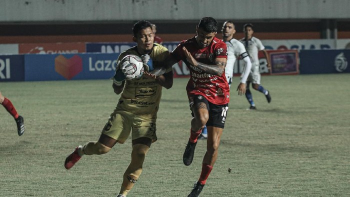 Bali United vs PSIS Semarang.