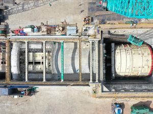 Ada Bor Raksasa Bikin Terowongan Kereta Cepat Tembus Tol hingga Tambang