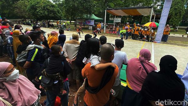Duh! Warga Bekasi Berkerumun saat Nonton Lomba Sepatu Roda
